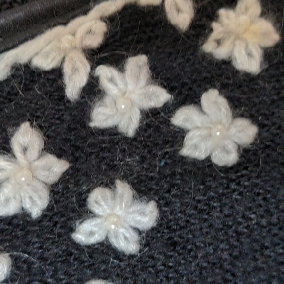 Lightweight embellished sweater - Picture 2 of 4